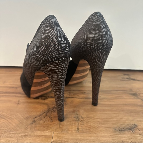 Black Platform High Heels 100% suede and textured pumps.Made in Italy. - Picture 2 of 8
